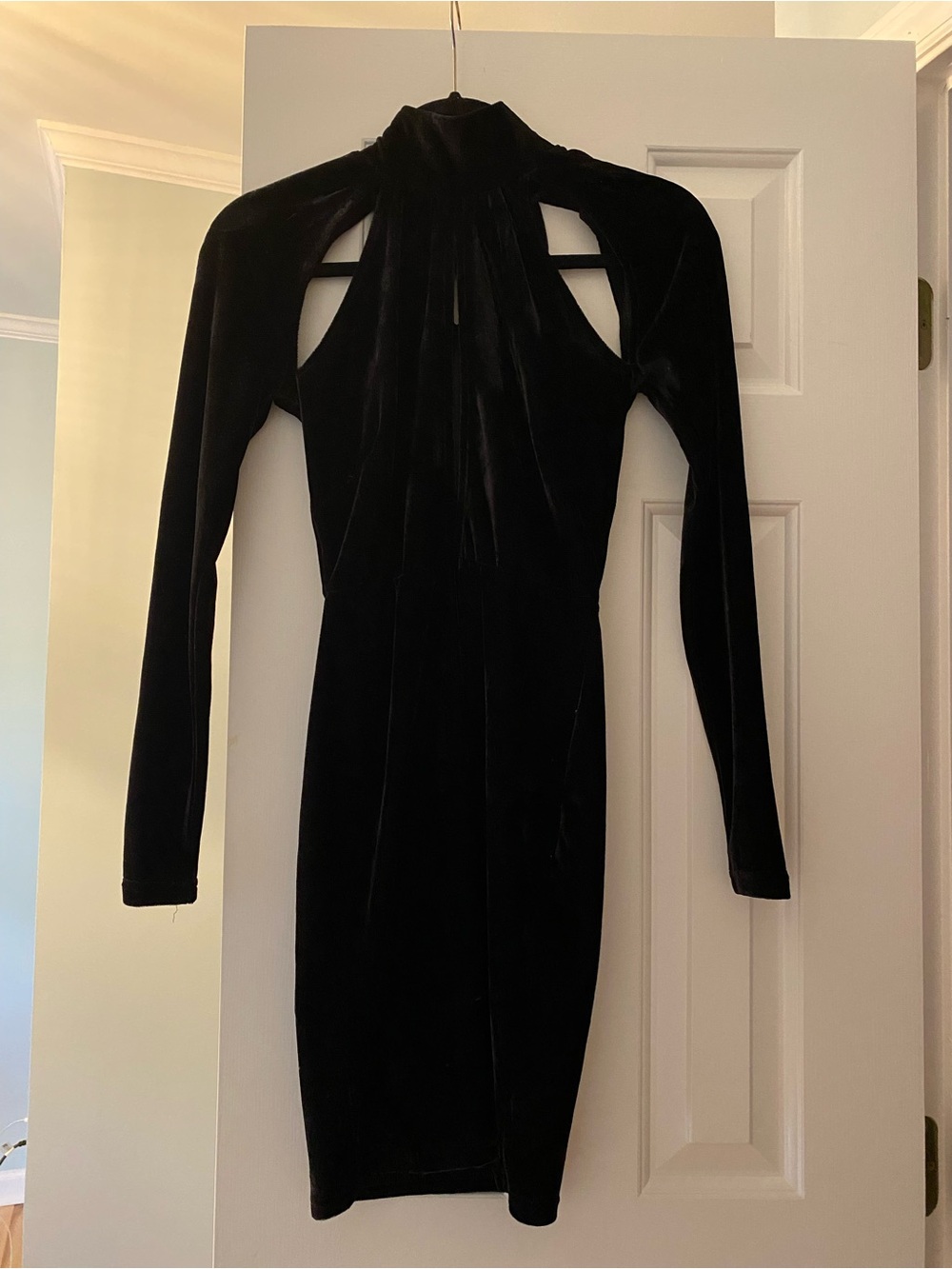 Oh My Love Black Velvet Long-Sleeve Cutout Bodycon Dress